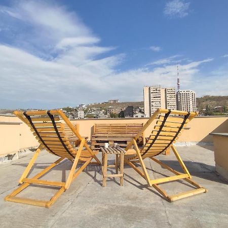 Hotelise I Blue-Poppy Apartment Yerevan Bagian luar foto