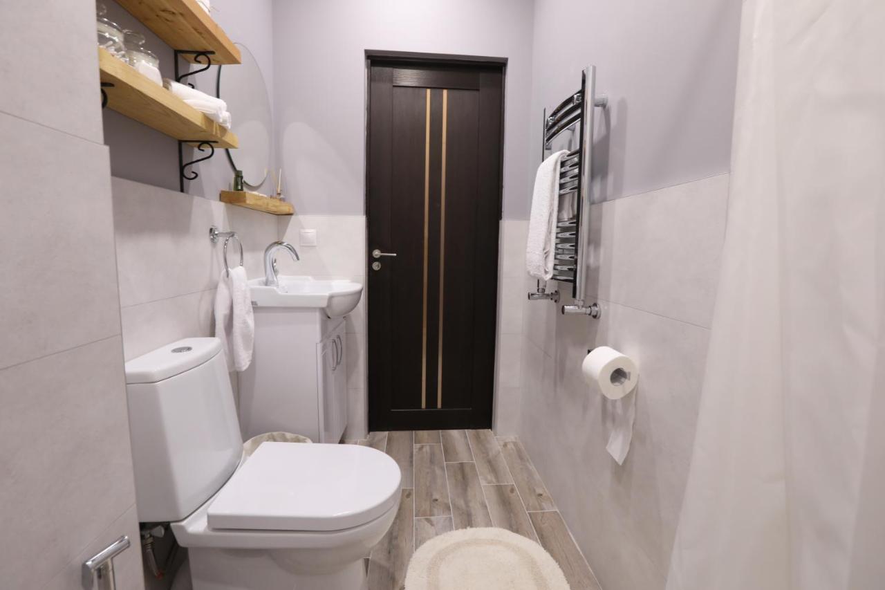 Hotelise I Blue-Poppy Apartment Yerevan Bagian luar foto