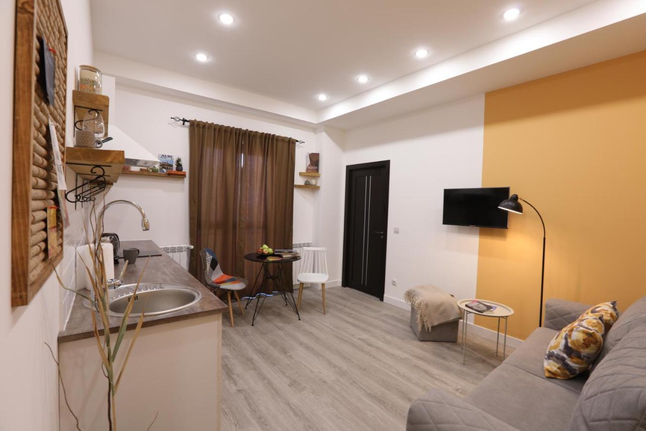 Hotelise I Blue-Poppy Apartment Yerevan Bagian luar foto