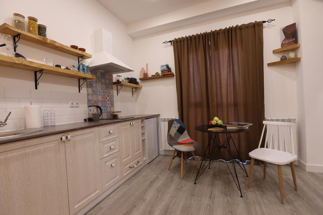 Hotelise I Blue-Poppy Apartment Yerevan Bagian luar foto