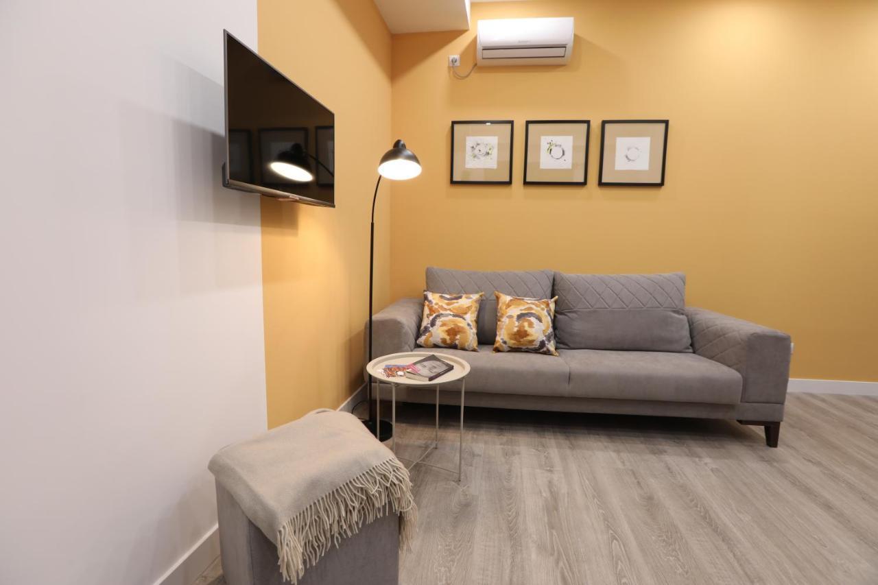 Hotelise I Blue-Poppy Apartment Yerevan Bagian luar foto