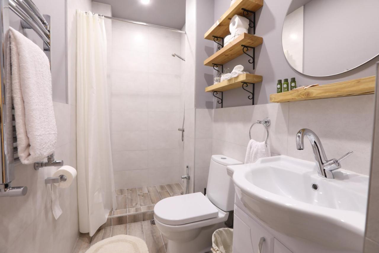 Hotelise I Blue-Poppy Apartment Yerevan Bagian luar foto