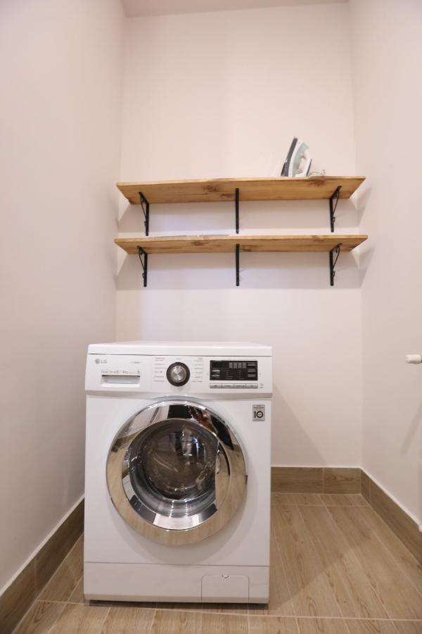Hotelise I Blue-Poppy Apartment Yerevan Bagian luar foto
