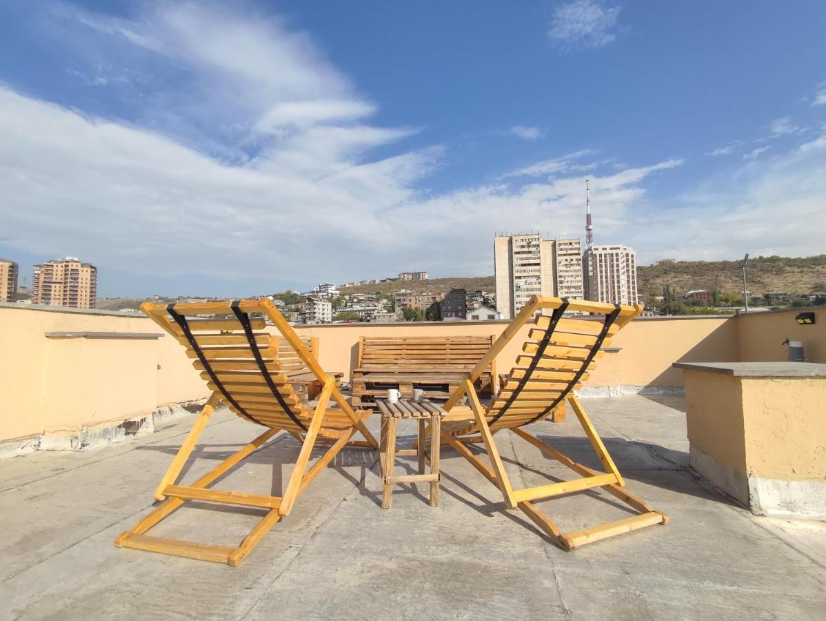 Hotelise I Blue-Poppy Apartment Yerevan Bagian luar foto