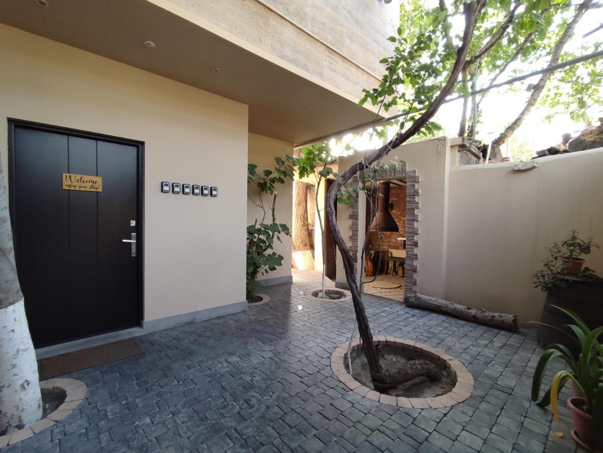 Hotelise I Blue-Poppy Apartment Yerevan Bagian luar foto
