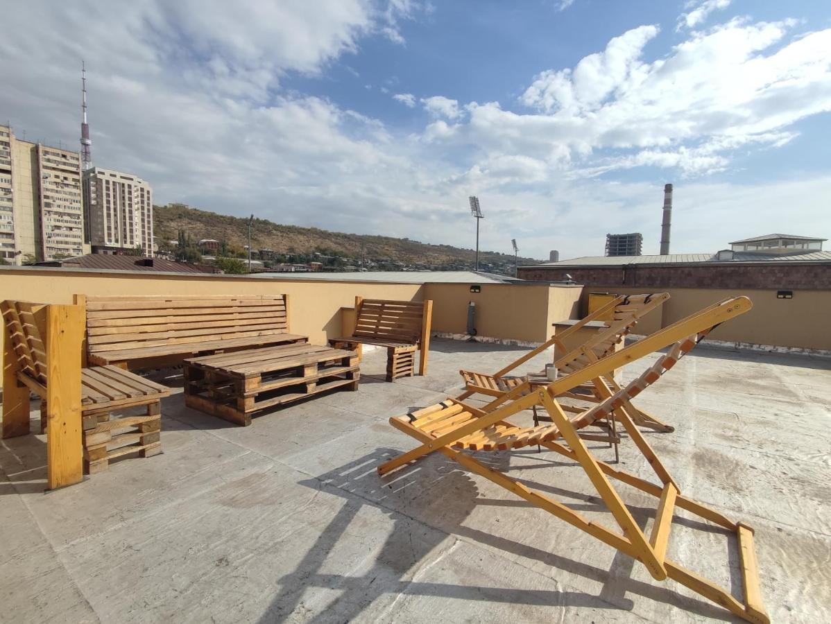 Hotelise I Blue-Poppy Apartment Yerevan Bagian luar foto