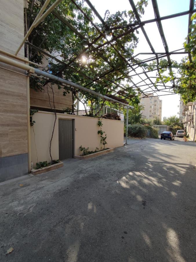Hotelise I Blue-Poppy Apartment Yerevan Bagian luar foto